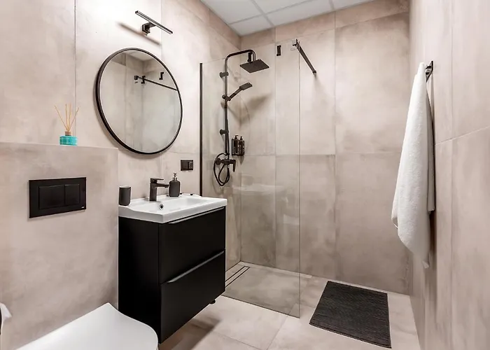 Warowna 2 Premium Jacuzzi & Sauna * بيشتنا