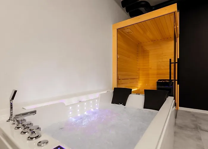 Warowna 2 Premium Jacuzzi & Sauna شقة